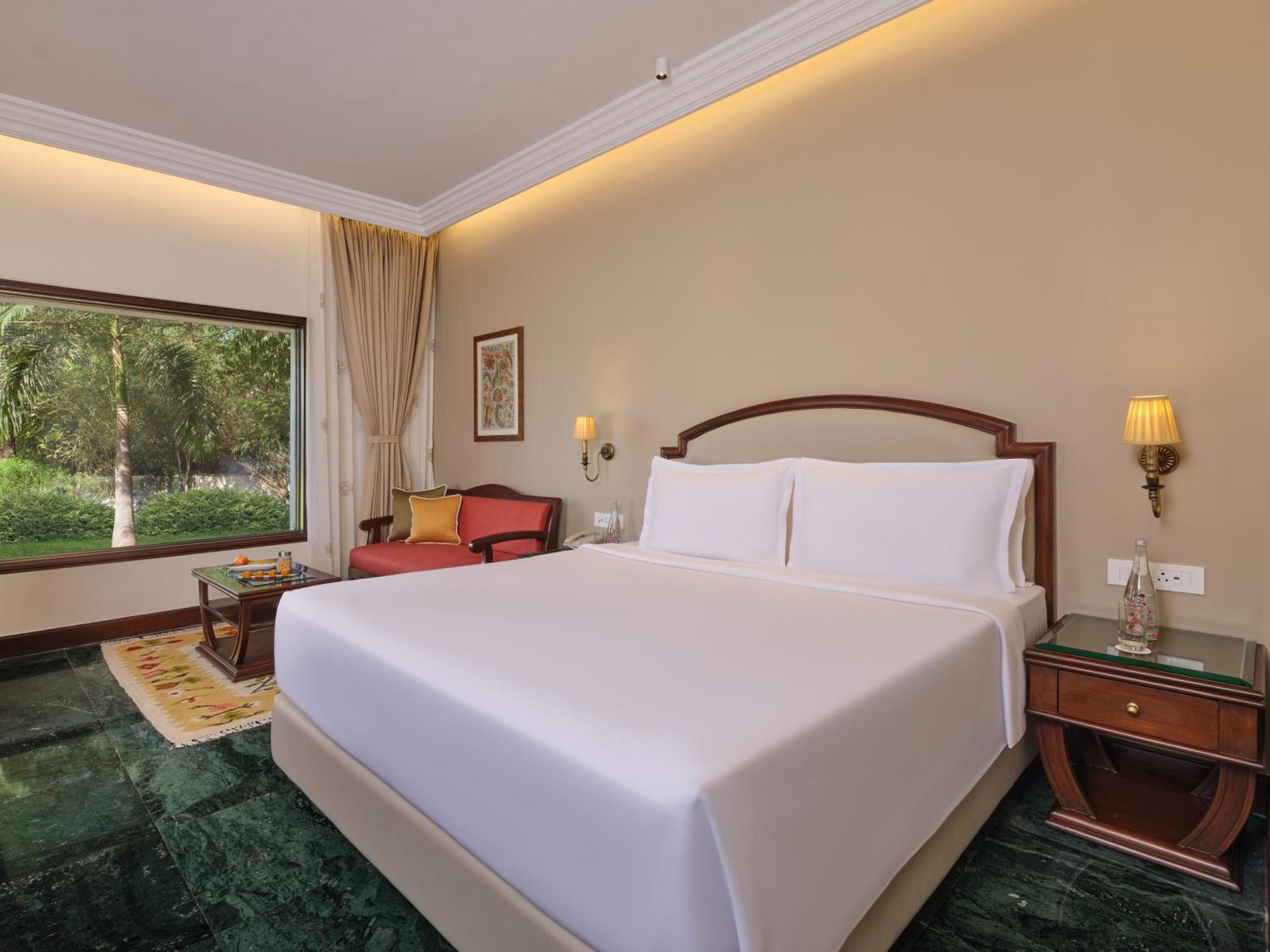 Hotel The Ummed Ahmedabad Airport Esterno foto