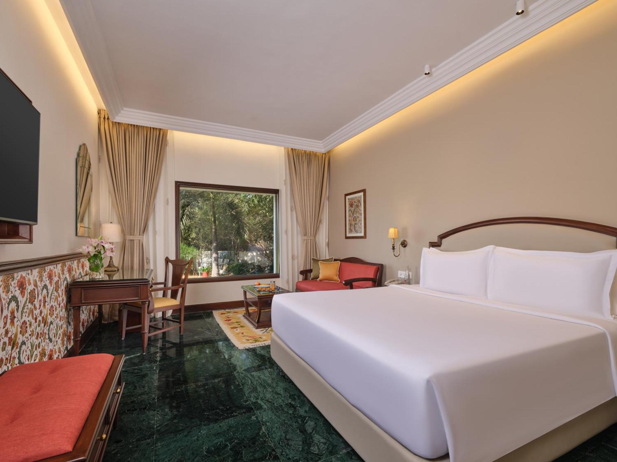 Hotel The Ummed Ahmedabad Airport Esterno foto