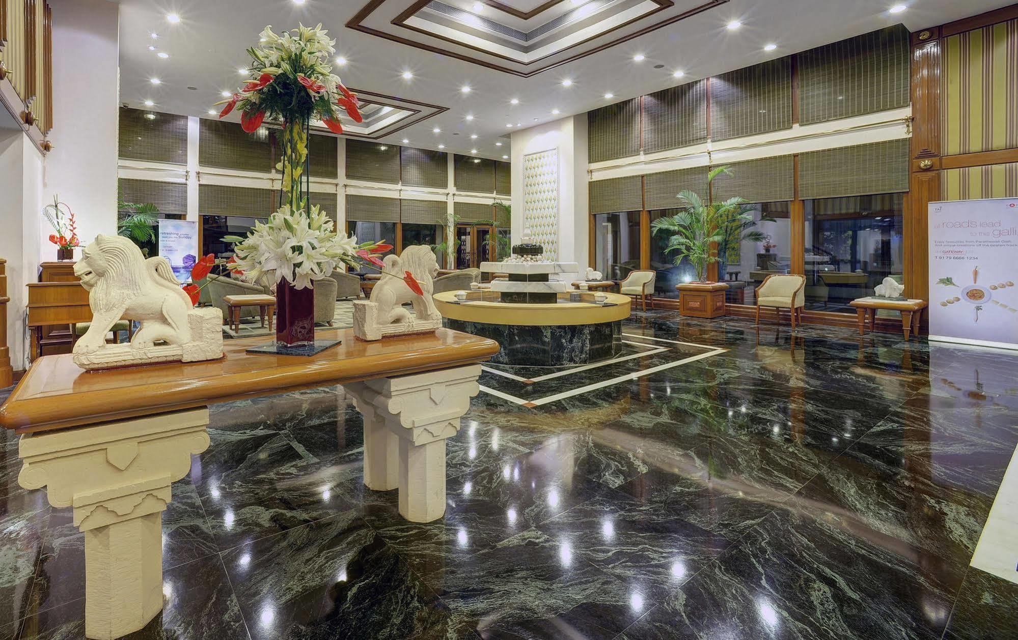 Hotel The Ummed Ahmedabad Airport Esterno foto