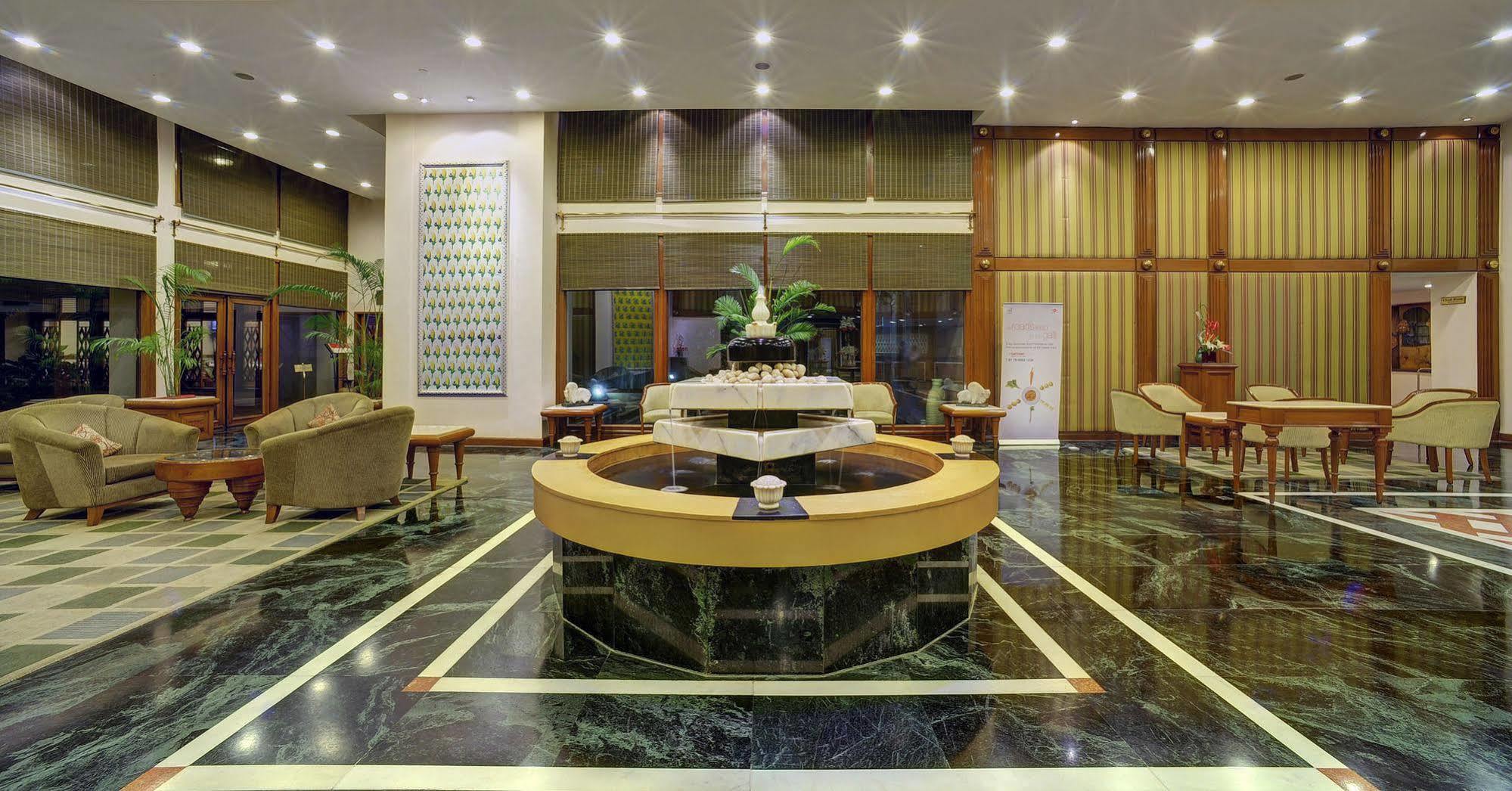 Hotel The Ummed Ahmedabad Airport Esterno foto