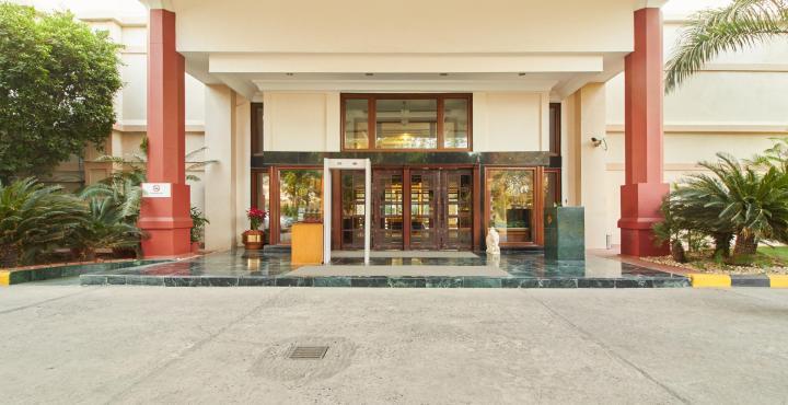 Hotel The Ummed Ahmedabad Airport Esterno foto
