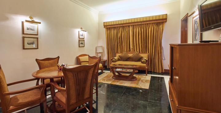 Hotel The Ummed Ahmedabad Airport Esterno foto