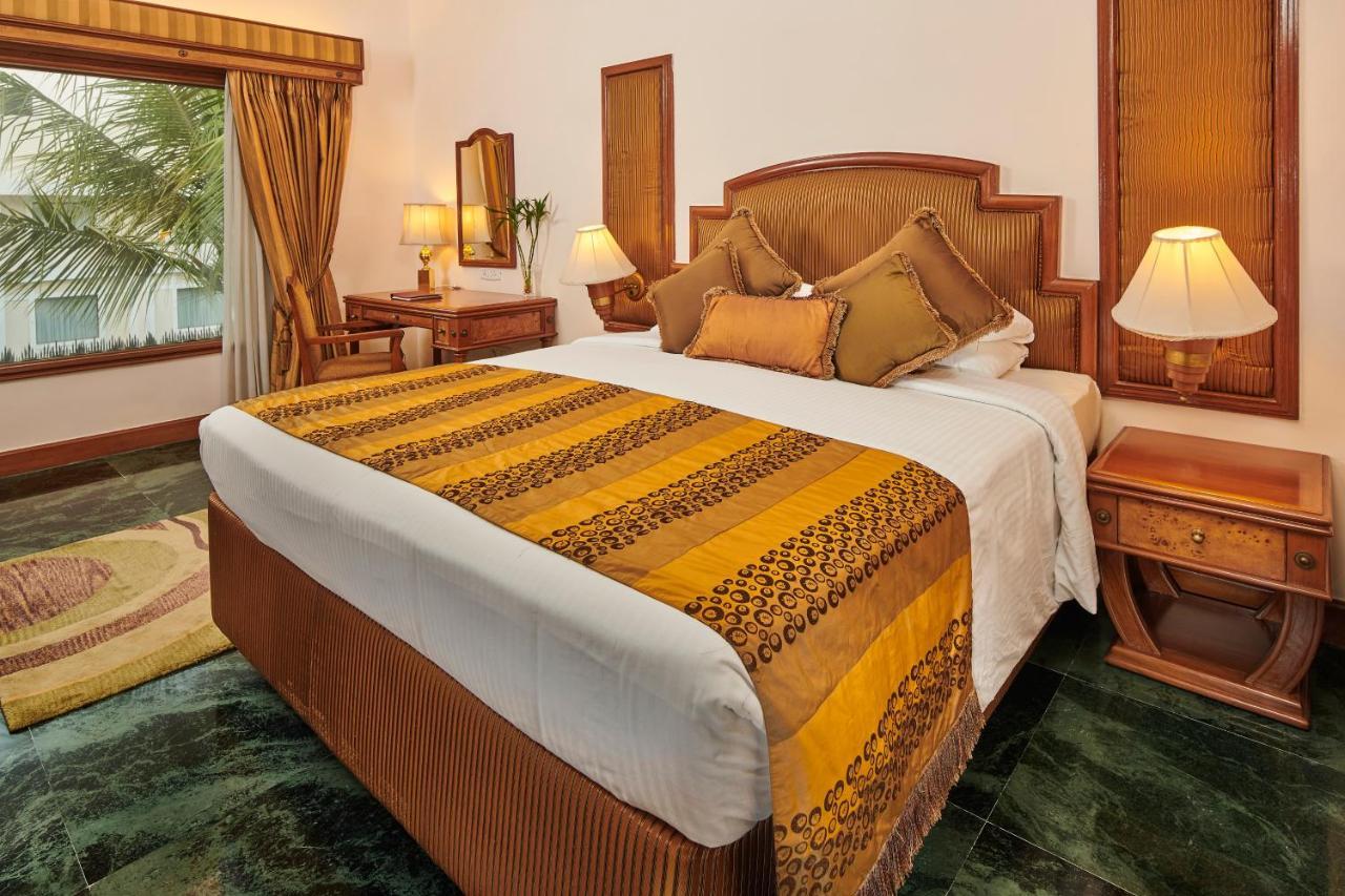 Hotel The Ummed Ahmedabad Airport Esterno foto