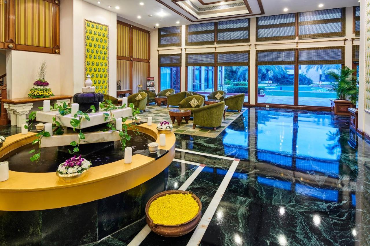 Hotel The Ummed Ahmedabad Airport Esterno foto