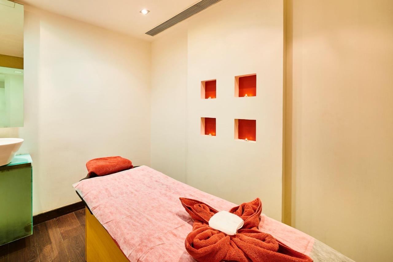 Hotel The Ummed Ahmedabad Airport Esterno foto